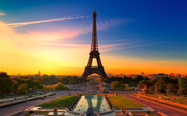 Eiffel-Tower-Paris-France.jpg, 883 KB